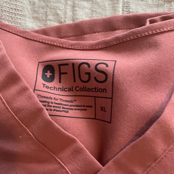SOLD FIGS Mauve Scrub Set L/XL* - Picture 3 of 4